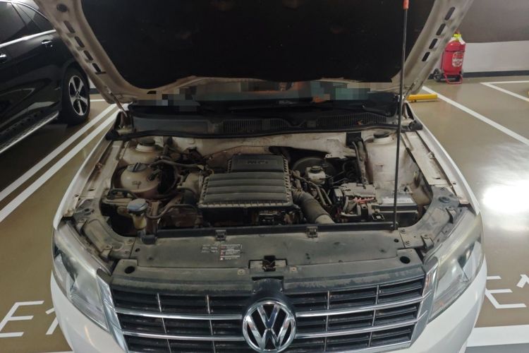 Used Volkswagen Gran Lavida 2013 1.6L Automatic Comfort Model Engine Bay
