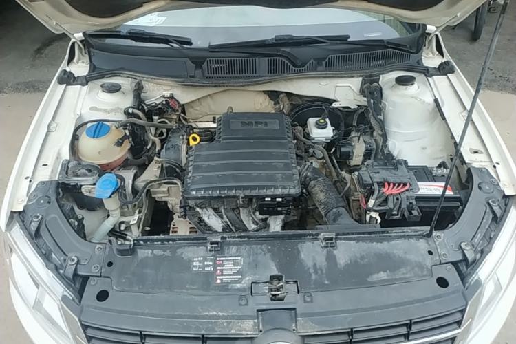Used Volkswagen Gran Lavida 2013 1.6L Automatic Fashion Model Engine Bay
