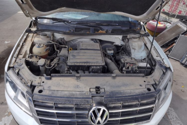 Used Volkswagen Gran Lavida 2013 1.6L Automatic Comfort Model Engine Bay