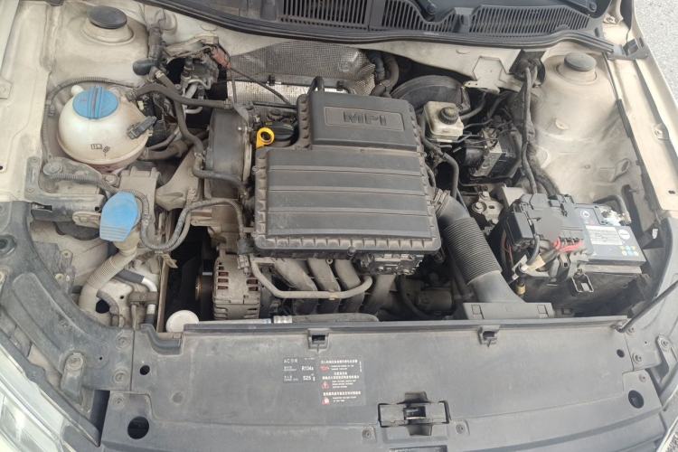 Used Volkswagen Gran Lavida 2013 1.6L Manual Fashion Model Engine Bay