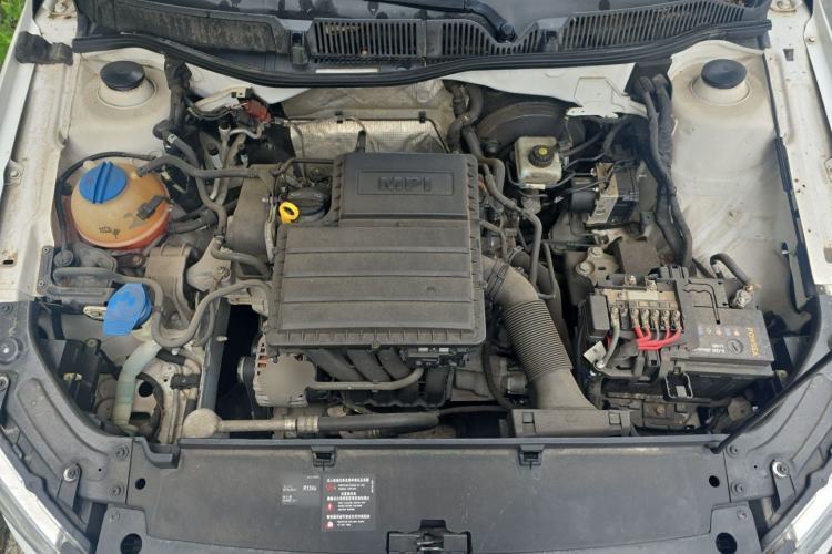 Used Volkswagen Gran Lavida 2013 1.6L Manual Fashion Model Engine Bay