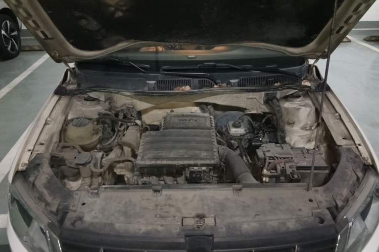 Used Volkswagen Gran Lavida 2013 1.6L Automatic Comfort Model Engine Bay