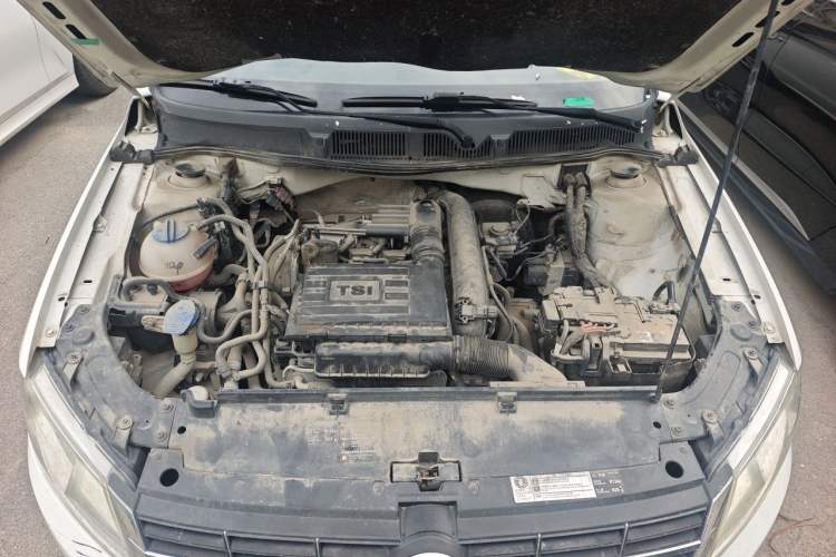 Used Volkswagen Gran Lavida 2013 1.4 TSI Automatic Comfort Model Engine Bay