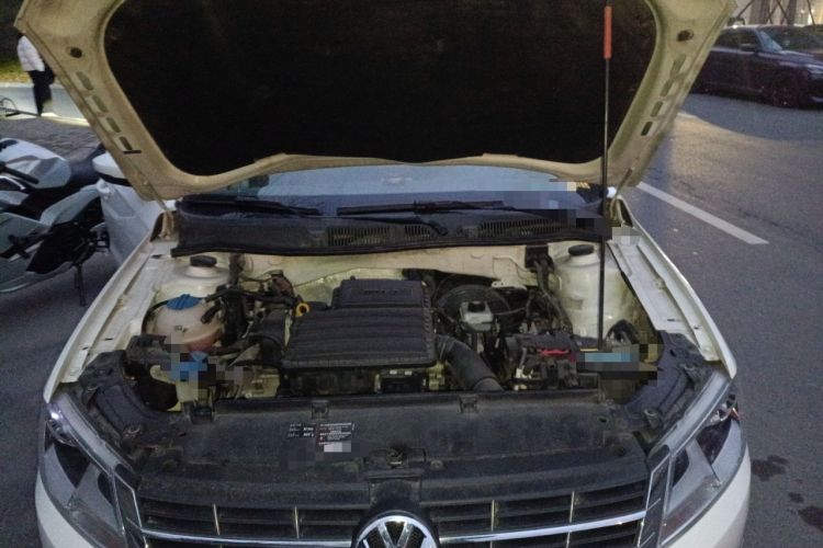 Used Volkswagen Gran Lavida 2013 1.6L Manual Comfort Model Engine Bay