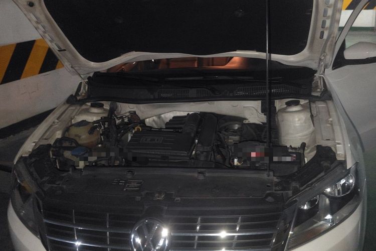 Used Volkswagen Gran Lavida 2013 1.4 TSI Automatic Comfort Model Engine Bay