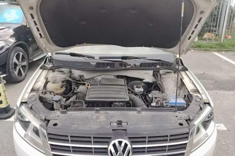 Used Volkswagen Gran Lavida 2013 1.6L Automatic Comfort Model Engine Bay