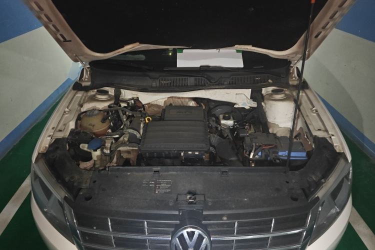 Used Volkswagen Gran Lavida 2013 1.6L Automatic Comfort Model Engine Bay