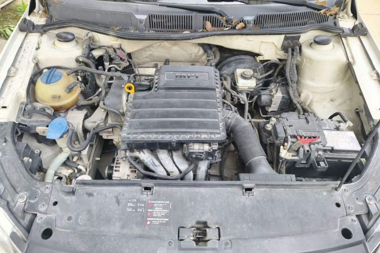 Used Volkswagen Gran Lavida 2013 1.6L Manual Fashion Model Engine Bay