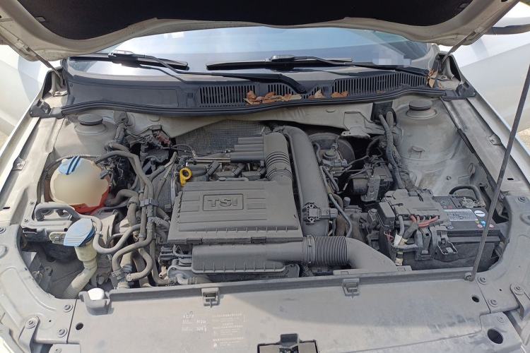 Used Volkswagen Gran Lavida 2013 1.4 TSI Automatic Comfort Model Engine Bay