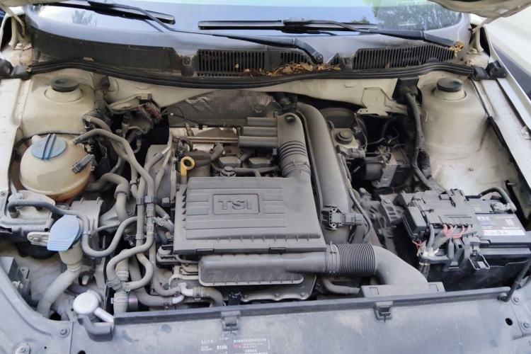 Used Volkswagen Gran Lavida 2013 1.4 TSI Automatic Comfort Model Engine Bay
