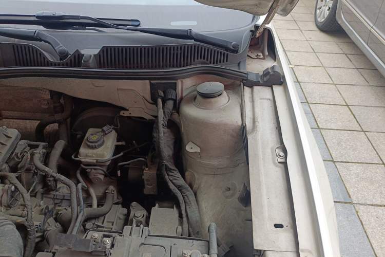 Used Volkswagen Gran Lavida 2013 1.6L Automatic Comfort Model Engine Bay Left