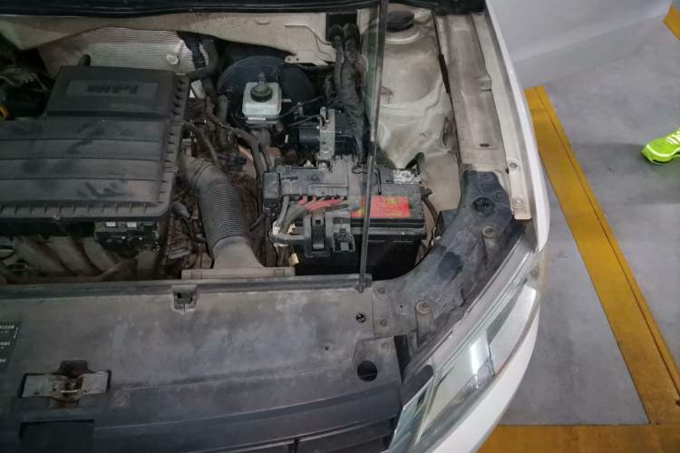 Used Volkswagen Gran Lavida 2013 1.6L Automatic Fashion Model Engine Bay Left