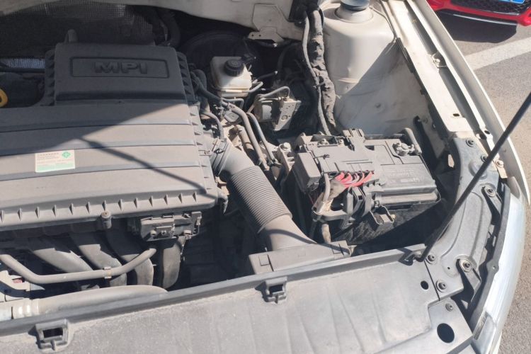 Used Volkswagen Gran Lavida 2013 1.6L Automatic Comfort Model Engine Bay Left