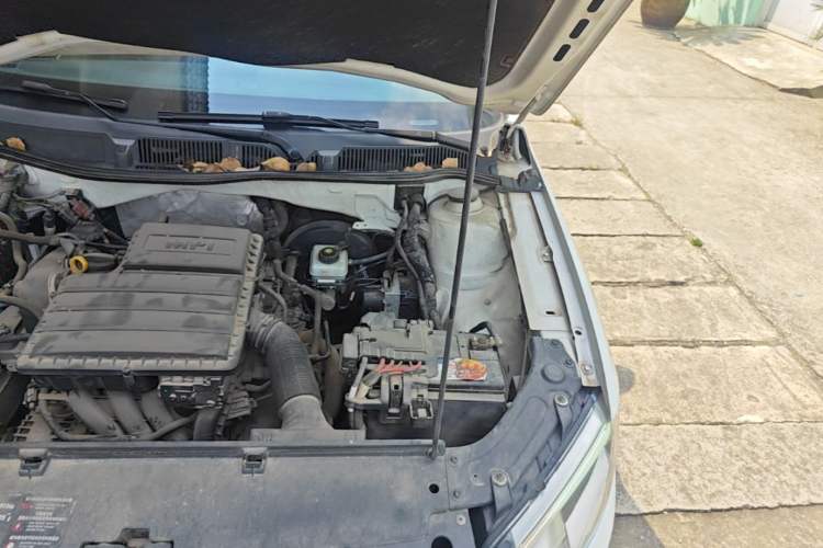 Used Volkswagen Gran Lavida 2013 1.6L Manual Comfort Model Engine Bay Left