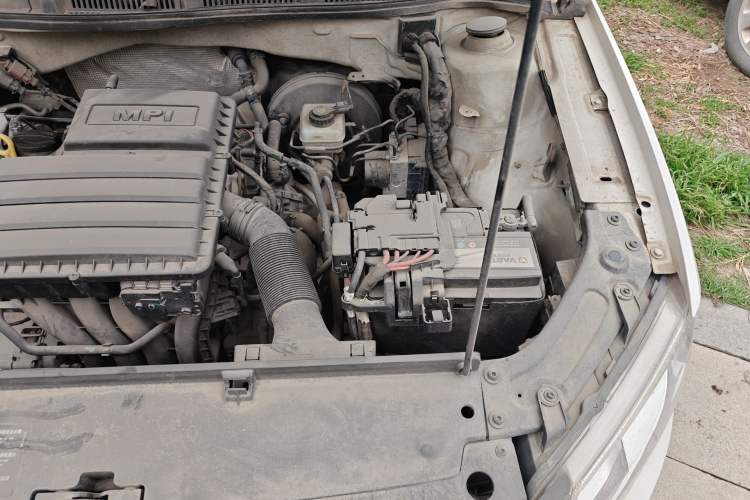 Used Volkswagen Gran Lavida 2013 1.6L Automatic Comfort Model Engine Bay Left