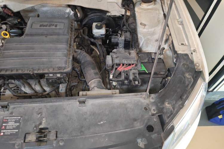 Used Volkswagen Gran Lavida 2013 1.6L Automatic Comfort Model Engine Bay Left