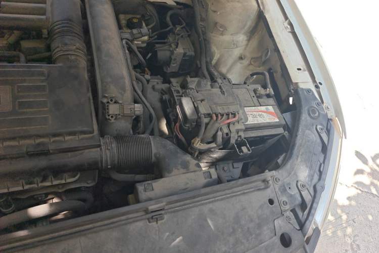 Used Volkswagen Gran Lavida 2013 1.4 TSI Automatic Comfort Model Engine Bay Left
