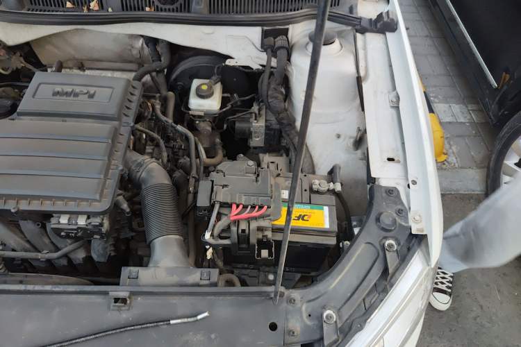 Used Volkswagen Gran Lavida 2013 1.6L Automatic Fashion Model Engine Bay Left