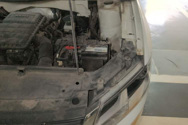 Used Volkswagen Gran Lavida 2013 1.6L Automatic Comfort Model Engine Bay Left