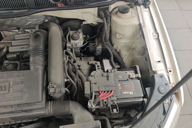Used Volkswagen Gran Lavida 2013 1.4 TSI Automatic Comfort Model Engine Bay Left