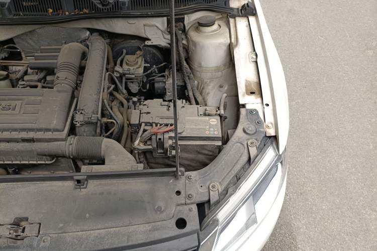 Used Volkswagen Gran Lavida 2013 1.4 TSI Automatic Comfort Model Engine Bay Left