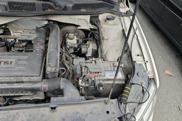 Used Volkswagen Gran Lavida 2013 1.4 TSI Automatic Comfort Model Engine Bay Left