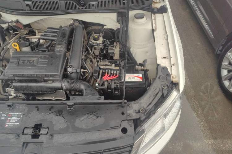 Used Volkswagen Gran Lavida 2013 1.4 TSI Automatic Comfort Model Engine Bay Left