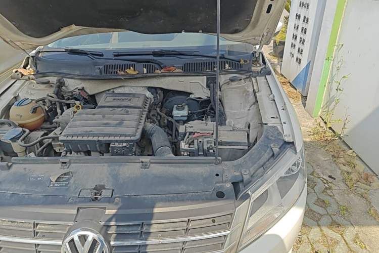 Used Volkswagen Gran Lavida 2013 1.6L Manual Fashion Model Engine Bay Left