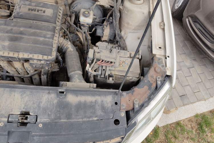 Used Volkswagen Gran Lavida 2013 1.6L Automatic Fashion Model Engine Bay Left