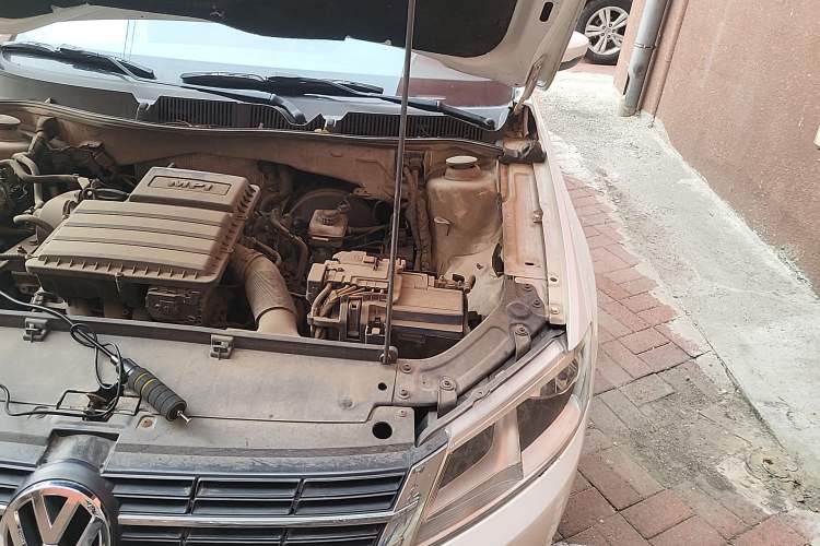 Used Volkswagen Gran Lavida 2013 1.6L Manual Comfort Model Engine Bay Left