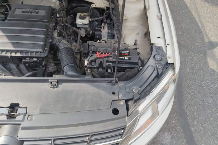 Used Volkswagen Gran Lavida 2013 1.6L Manual Comfort Model Engine Bay Left
