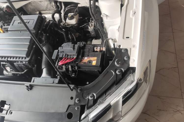 Used Volkswagen Gran Lavida 2013 1.6L Automatic Comfort Model Engine Bay Left