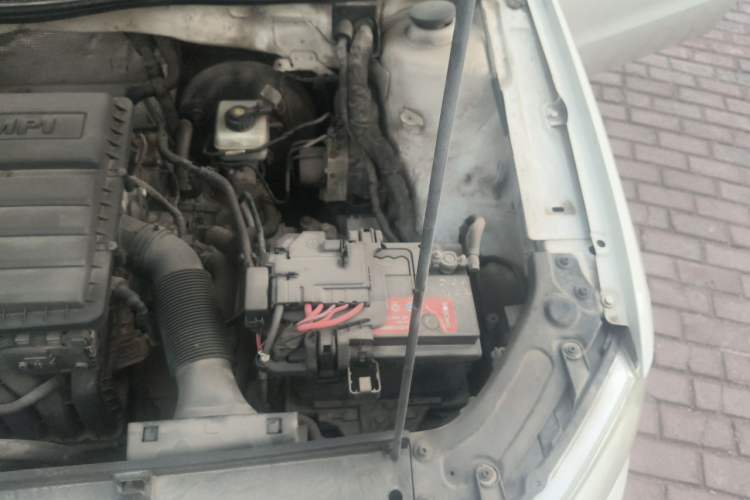 Used Volkswagen Gran Lavida 2013 1.6L Automatic Comfort Model Engine Bay Left