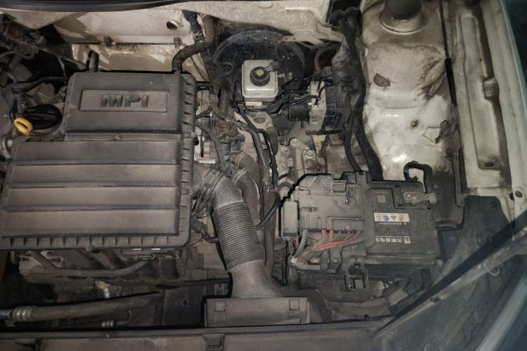 Used Volkswagen Gran Lavida 2013 1.6L Automatic Fashion Model Engine Bay Left