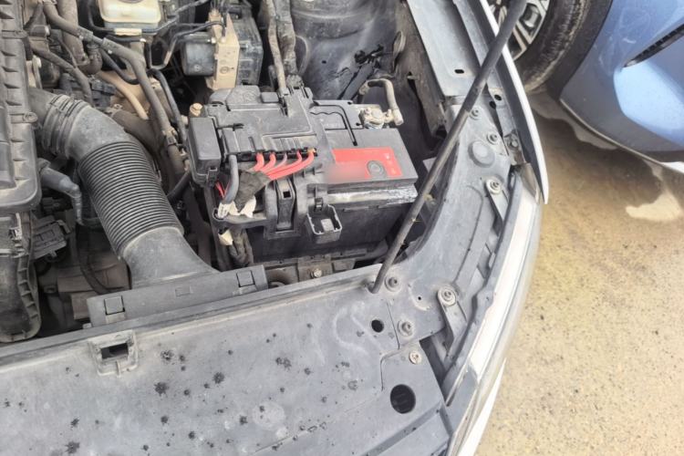 Used Volkswagen Gran Lavida 2013 1.6L Automatic Fashion Model Engine Bay Left
