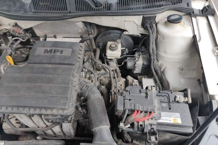 Used Volkswagen Gran Lavida 2013 1.6L Automatic Fashion Model Engine Bay Left