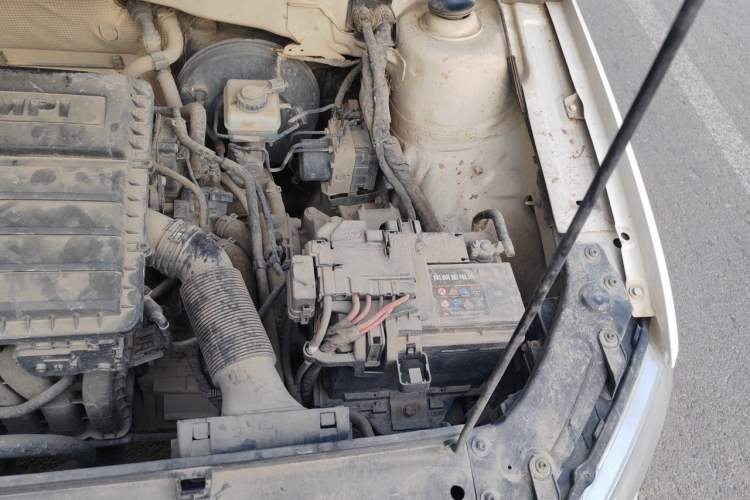 Used Volkswagen Gran Lavida 2013 1.6L Automatic Fashion Model Engine Bay Left