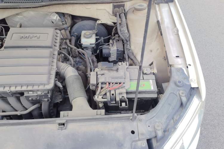 Used Volkswagen Gran Lavida 2013 1.6L Automatic Fashion Model Engine Bay Left