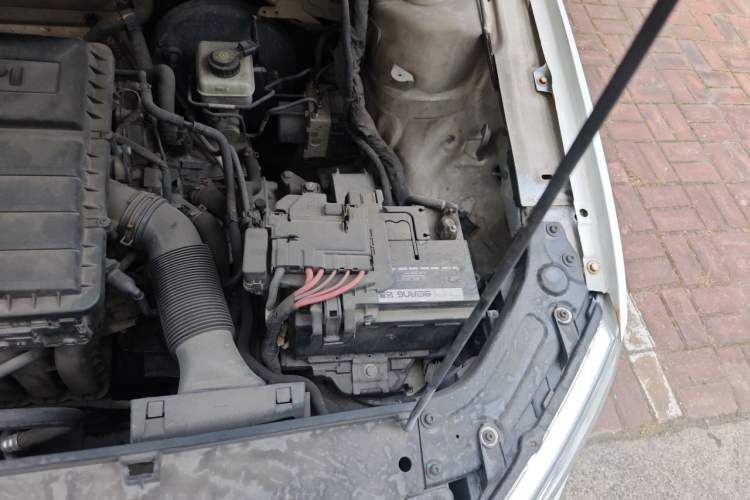 Used Volkswagen Gran Lavida 2013 1.6L Automatic Fashion Model Engine Bay Left