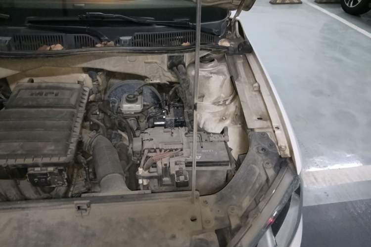 Used Volkswagen Gran Lavida 2013 1.6L Automatic Comfort Model Engine Bay Left