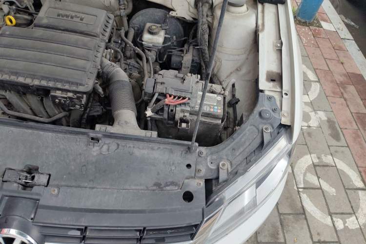 Used Volkswagen Gran Lavida 2013 1.6L Automatic Fashion Model Engine Bay Left