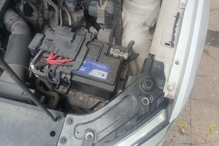 Used Volkswagen Gran Lavida 2013 1.6L Automatic Comfort Model Engine Bay Left