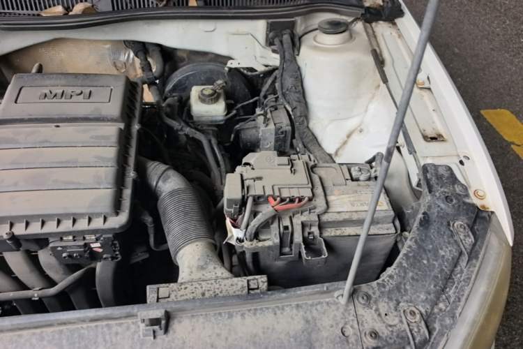 Used Volkswagen Gran Lavida 2013 1.6L Automatic Comfort Model Engine Bay Left