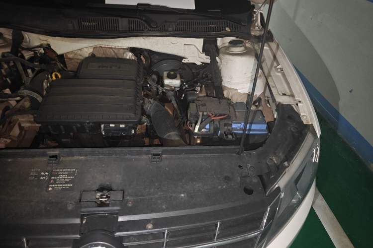 Used Volkswagen Gran Lavida 2013 1.6L Automatic Comfort Model Engine Bay Left