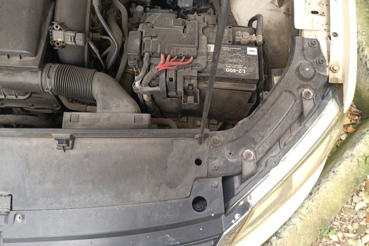 Used Volkswagen Gran Lavida 2013 1.4 TSI Automatic Comfort Model Engine Bay Left