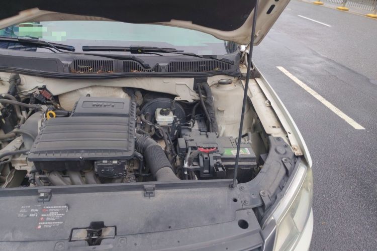 Used Volkswagen Gran Lavida 2013 1.6L Automatic Fashion Model Engine Bay Left