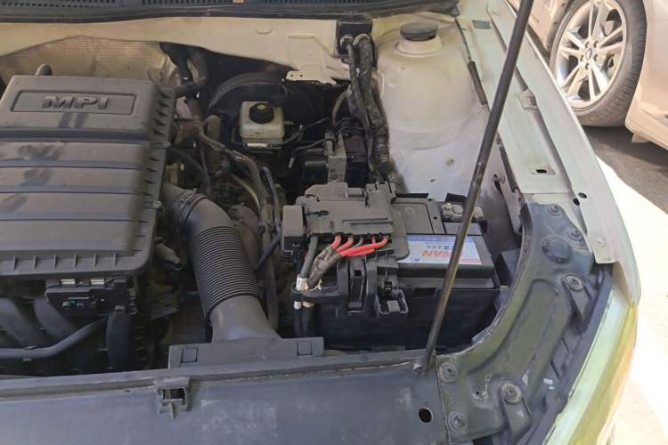 Used Volkswagen Gran Lavida 2013 1.6L Automatic Comfort Model Engine Bay Left