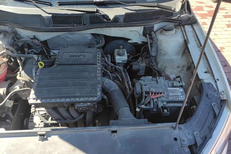 Used Volkswagen Gran Lavida 2013 1.6L Automatic Fashion Model Engine Bay Left