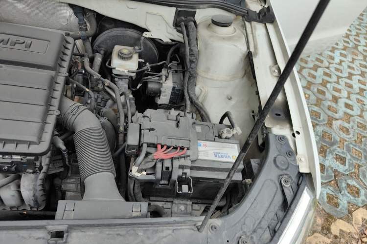 Used Volkswagen Gran Lavida 2013 1.6L Automatic Fashion Model Engine Bay Left