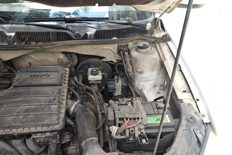 Used Volkswagen Gran Lavida 2013 1.6L Automatic Comfort Model Engine Bay Left